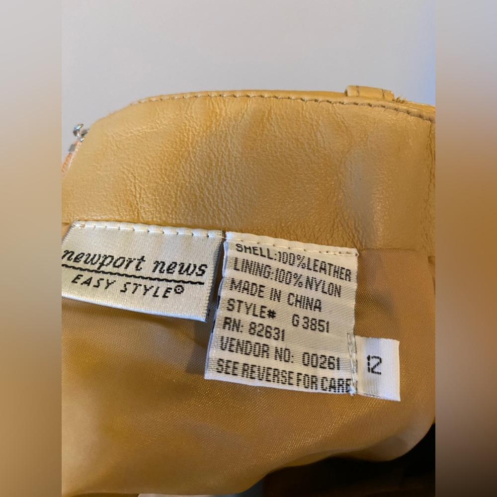100% Leather Newport News Nude Colored Skirt - Picture 7 of 9